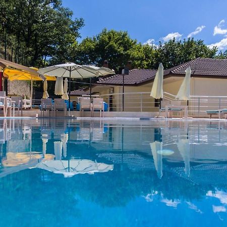 Nymfes Hotel Káto Loutrákion Esterno foto