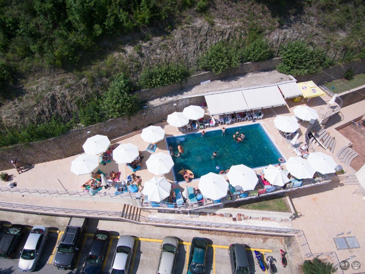 Nymfes Hotel Káto Loutrákion Esterno foto