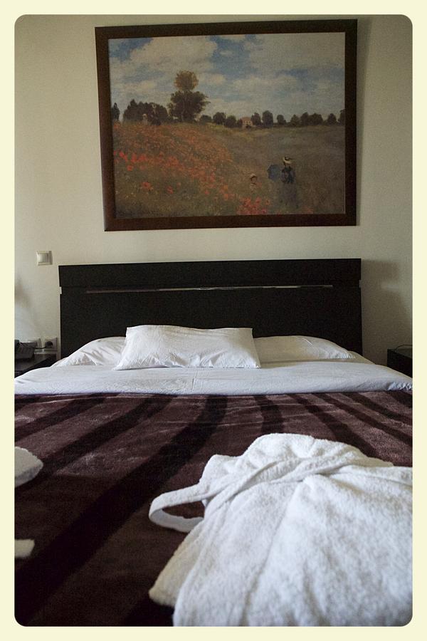 Nymfes Hotel Káto Loutrákion Esterno foto