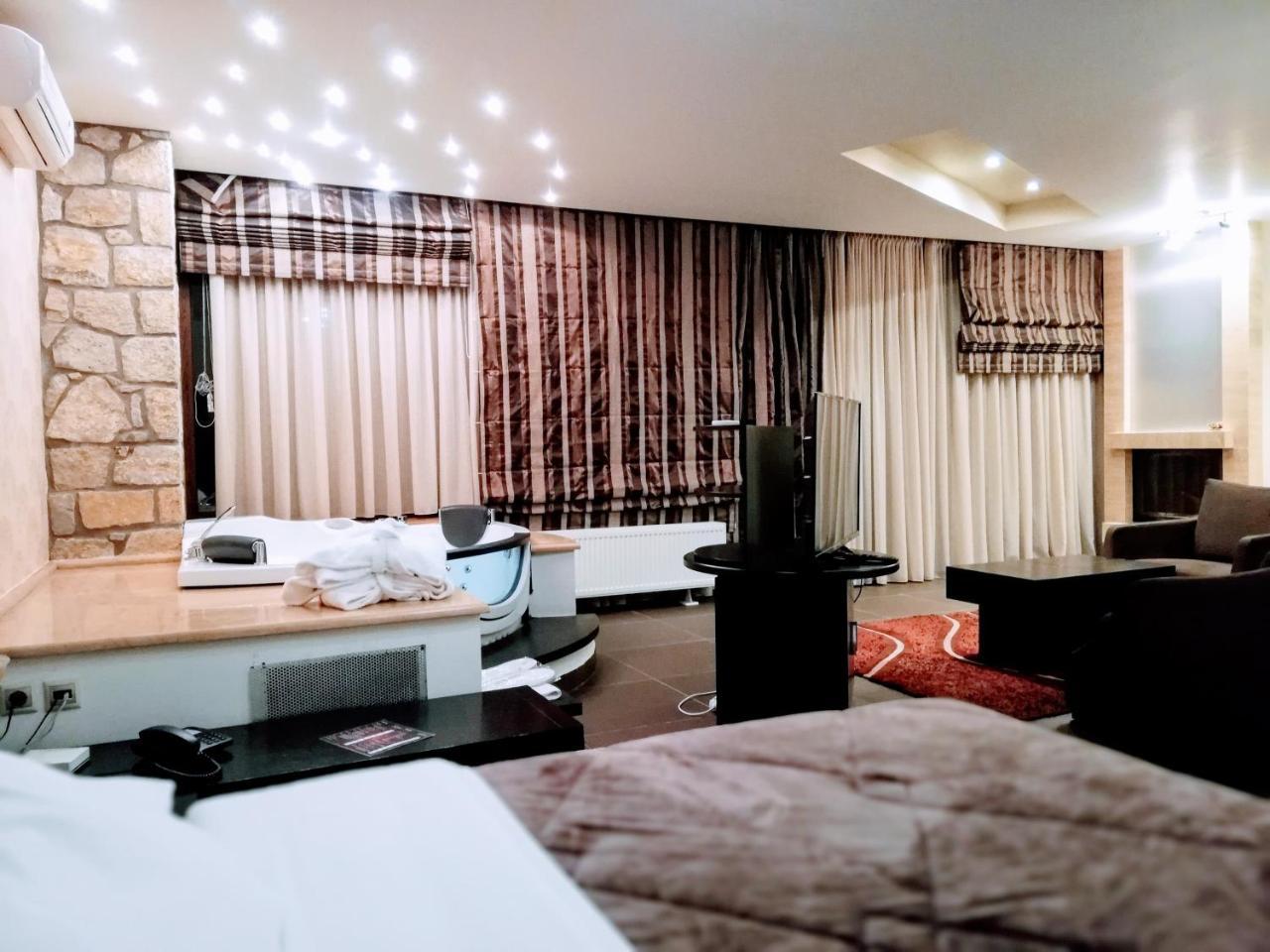 Nymfes Hotel Káto Loutrákion Esterno foto